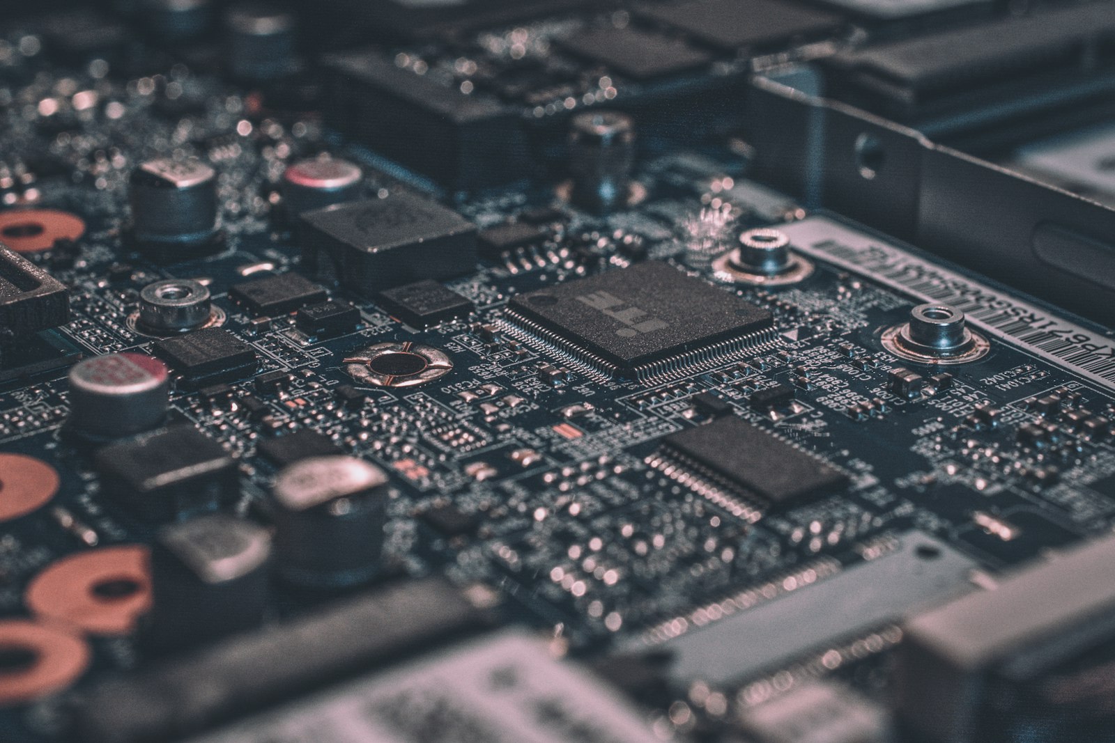 Enterprise IT services and cloud infrastructure - public/images/hero/home.png